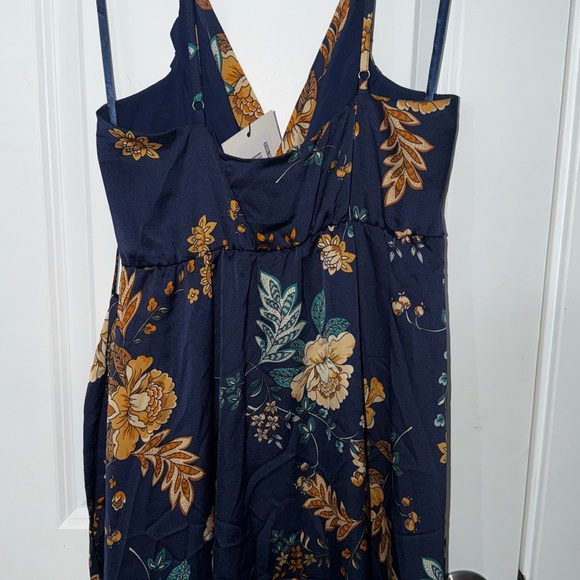 BNWT Hello Molly Floral Midi Dress - Navy and Beige - Picture 6 of 8